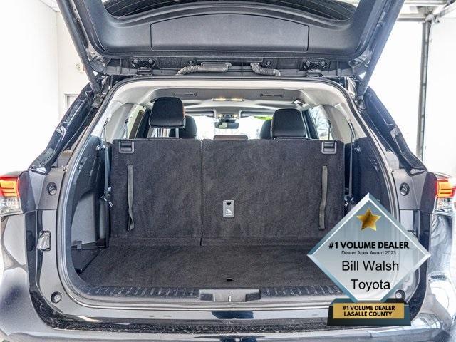 used 2024 Toyota Highlander car