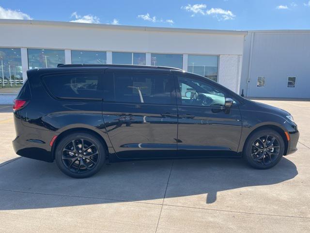 new 2024 Chrysler Pacifica car, priced at $44,750