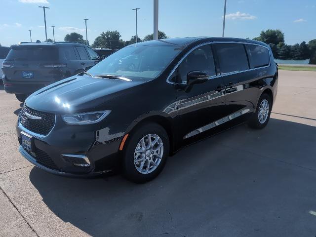 new 2025 Chrysler Pacifica car, priced at $39,945