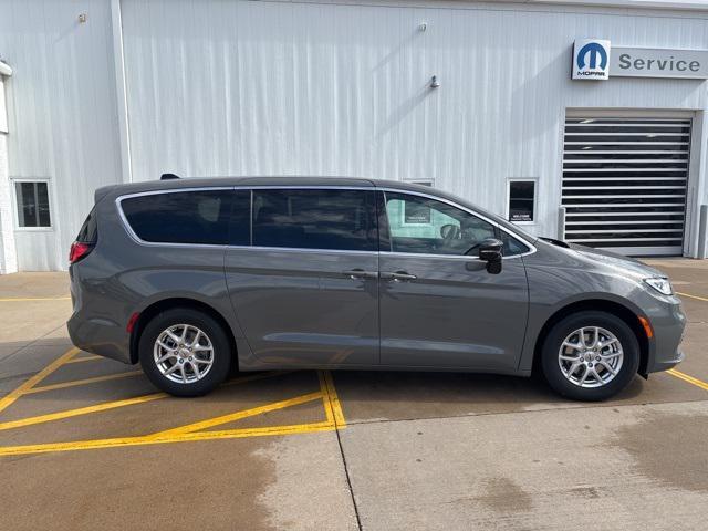 new 2025 Chrysler Pacifica car, priced at $49,285