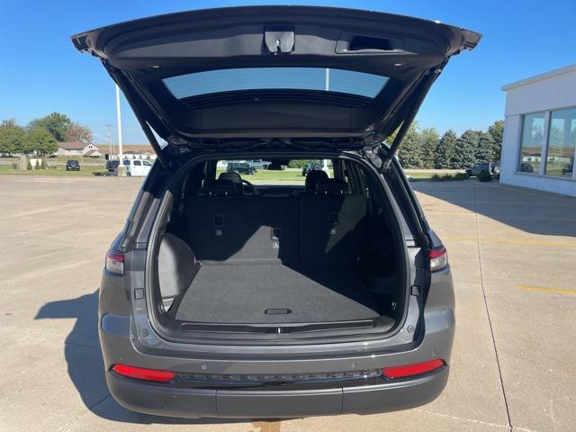 new 2025 Jeep Grand Cherokee car, priced at $48,535