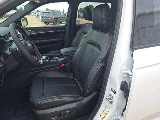 new 2025 Jeep Grand Cherokee car, priced at $52,040