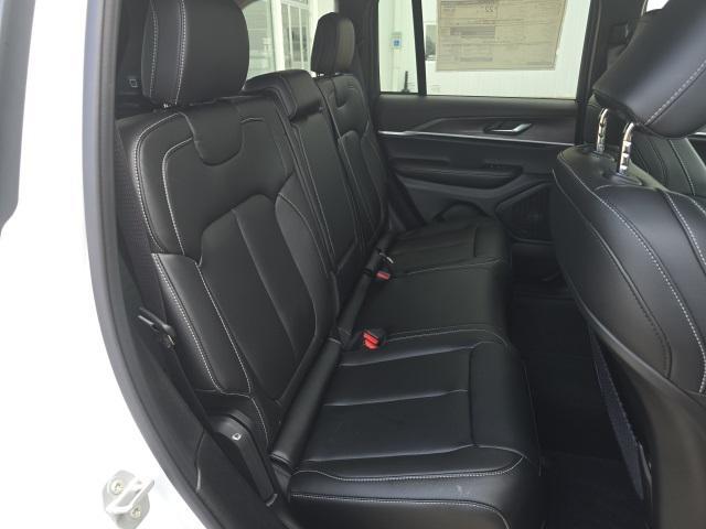 new 2025 Jeep Grand Cherokee car, priced at $52,040