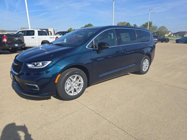 new 2025 Chrysler Pacifica car, priced at $44,940