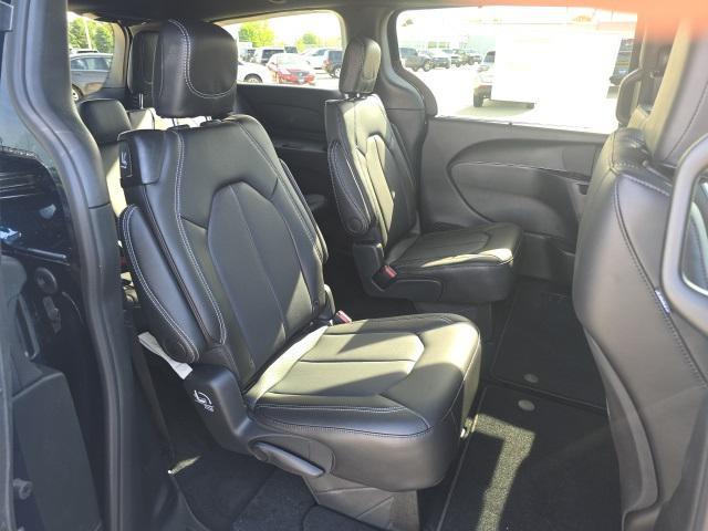 new 2025 Chrysler Pacifica car, priced at $44,940
