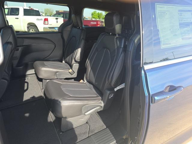 new 2025 Chrysler Pacifica car, priced at $44,940