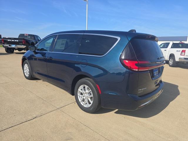 new 2025 Chrysler Pacifica car, priced at $44,940