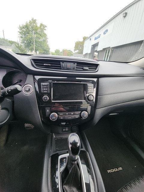 used 2020 Nissan Rogue car, priced at $13,899
