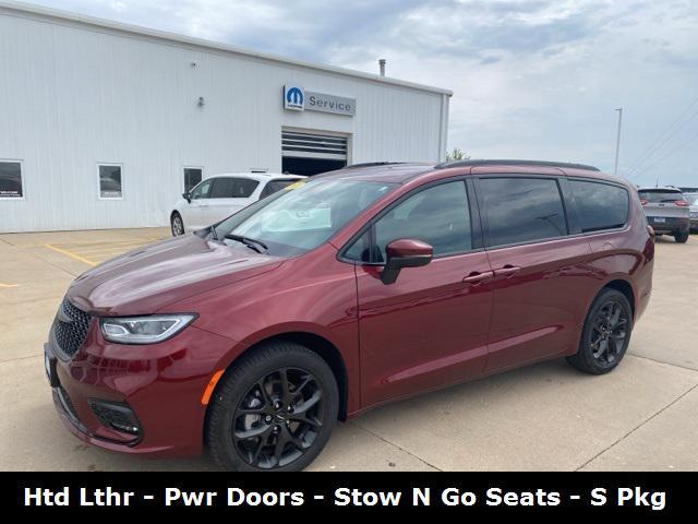 used 2023 Chrysler Pacifica car, priced at $40,804