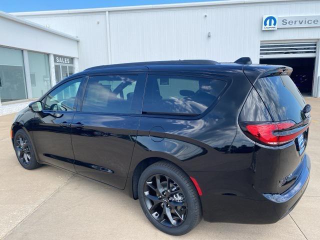 new 2024 Chrysler Pacifica car, priced at $44,750