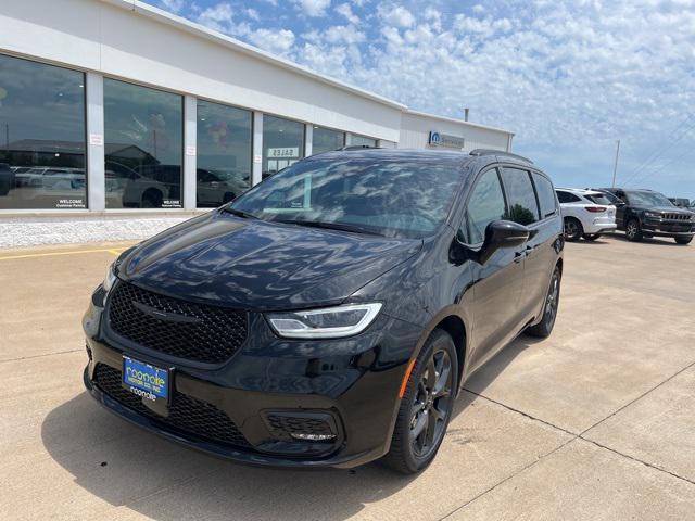 new 2024 Chrysler Pacifica car, priced at $44,750