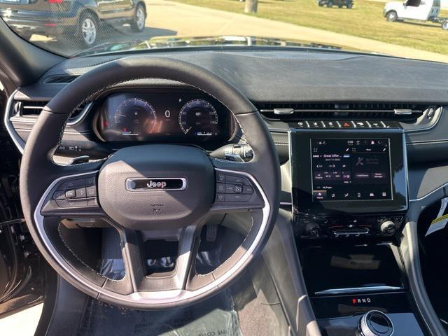 new 2025 Jeep Grand Cherokee car, priced at $44,175