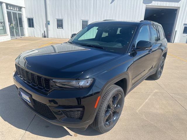 new 2025 Jeep Grand Cherokee car, priced at $44,175