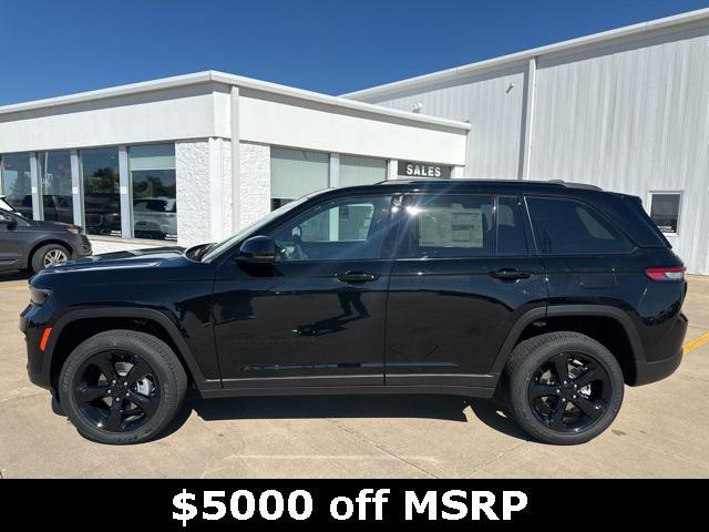 new 2025 Jeep Grand Cherokee car, priced at $42,175