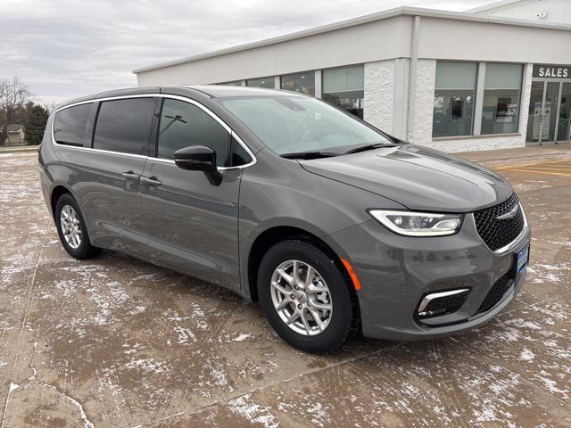 new 2025 Chrysler Pacifica car, priced at $43,285