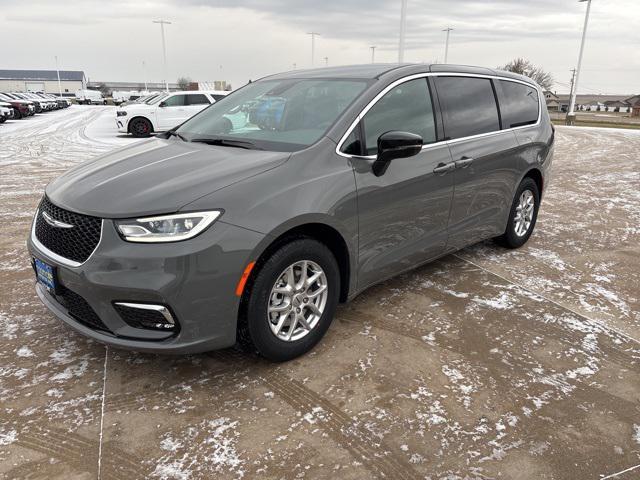 new 2025 Chrysler Pacifica car, priced at $43,285