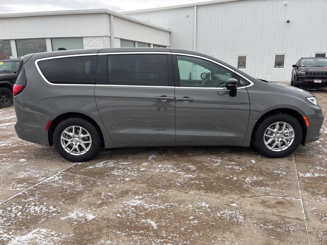 new 2025 Chrysler Pacifica car, priced at $43,285