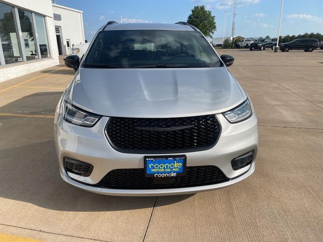 new 2024 Chrysler Pacifica car, priced at $44,945