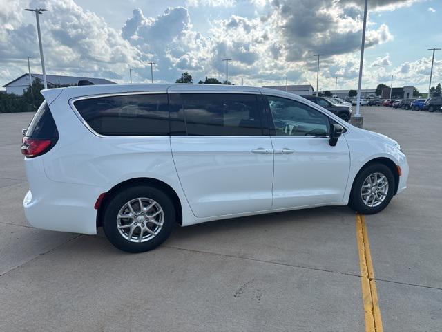 new 2025 Chrysler Pacifica car, priced at $39,945