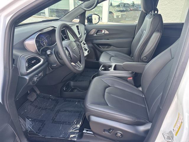 new 2025 Chrysler Pacifica car, priced at $39,945