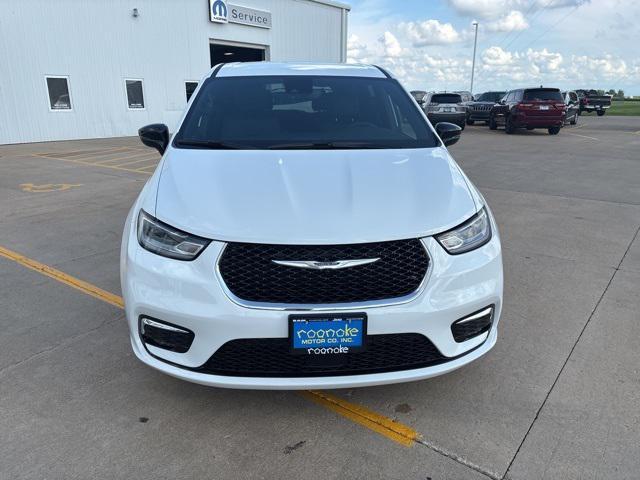 new 2025 Chrysler Pacifica car, priced at $39,945