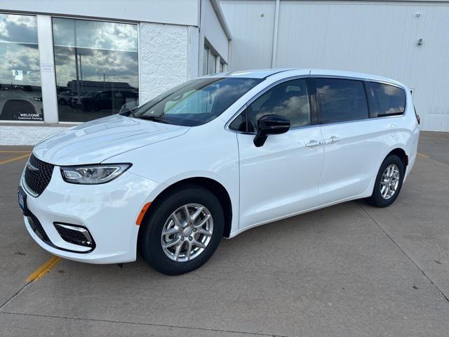 new 2025 Chrysler Pacifica car, priced at $44,445