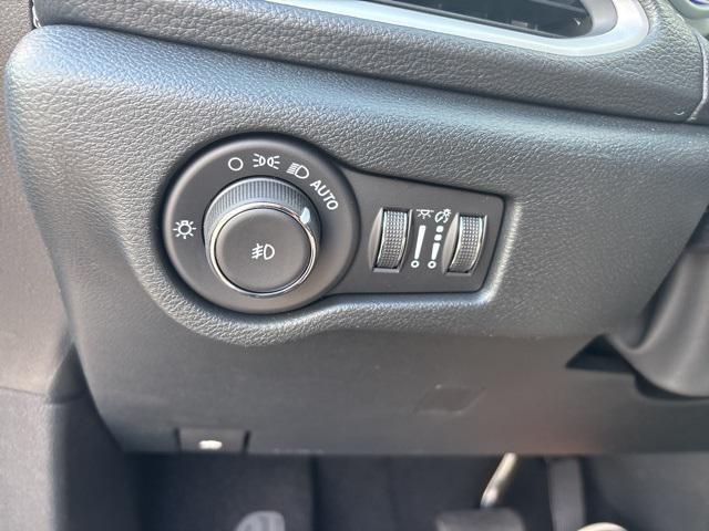 new 2025 Chrysler Pacifica car, priced at $39,945