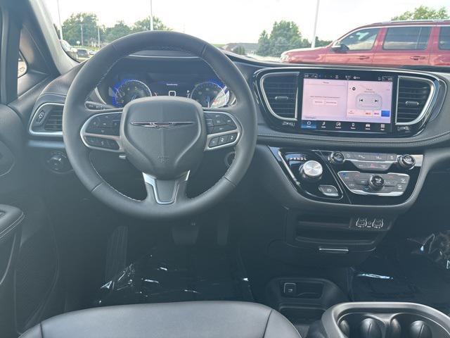 new 2025 Chrysler Pacifica car, priced at $39,945