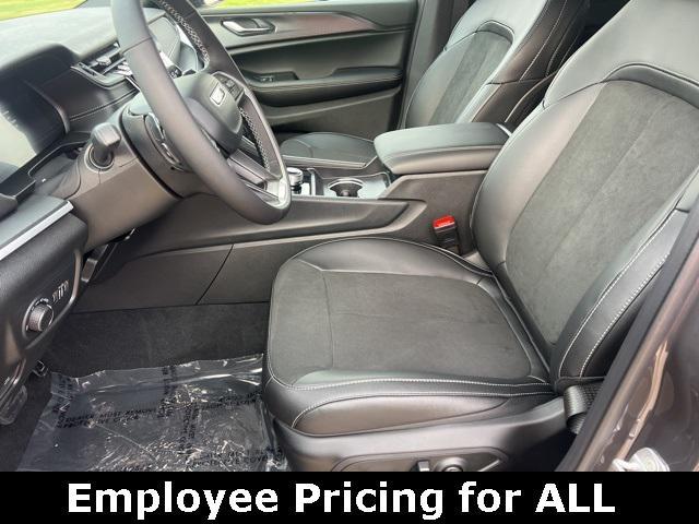 new 2025 Jeep Grand Cherokee car, priced at $42,530