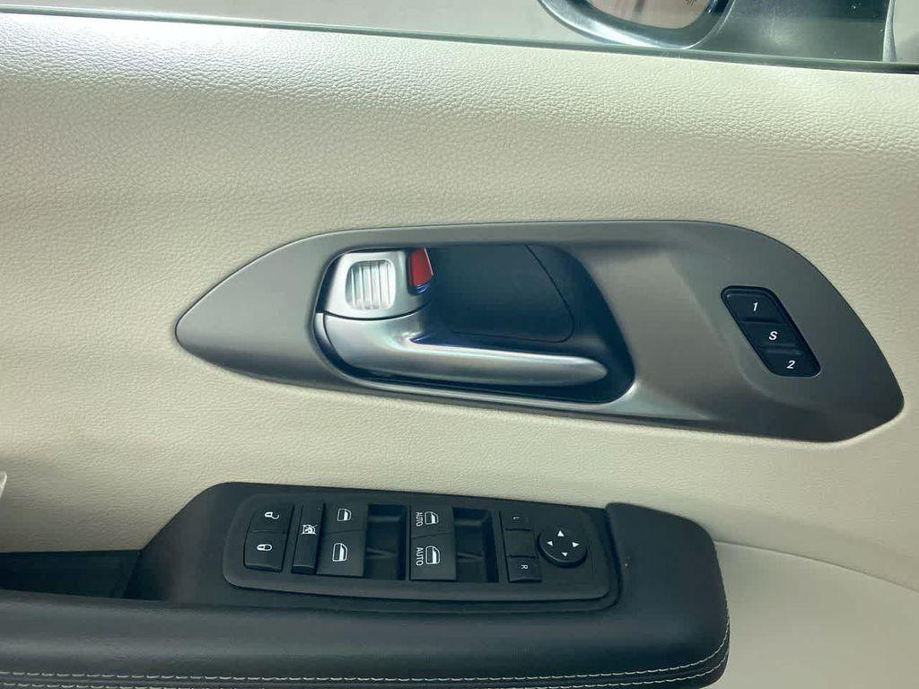 used 2023 Chrysler Pacifica Hybrid car, priced at $25,495