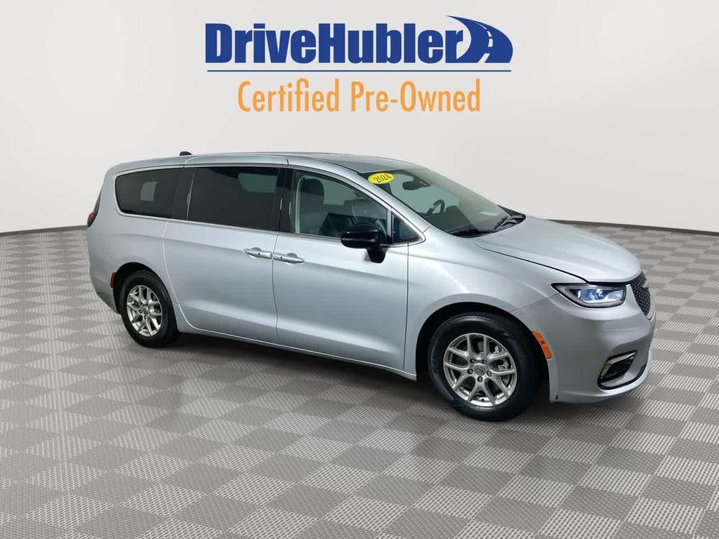 used 2024 Chrysler Pacifica car, priced at $27,395