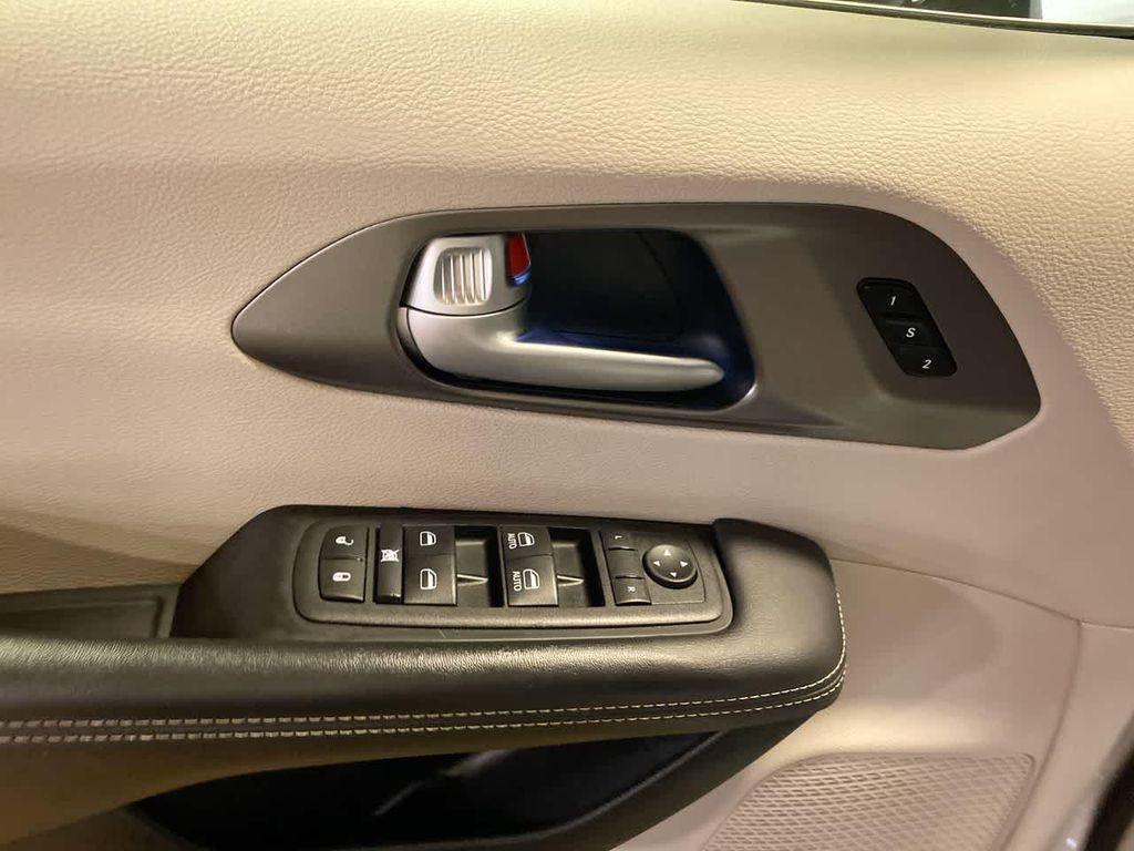 used 2024 Chrysler Pacifica car, priced at $27,395