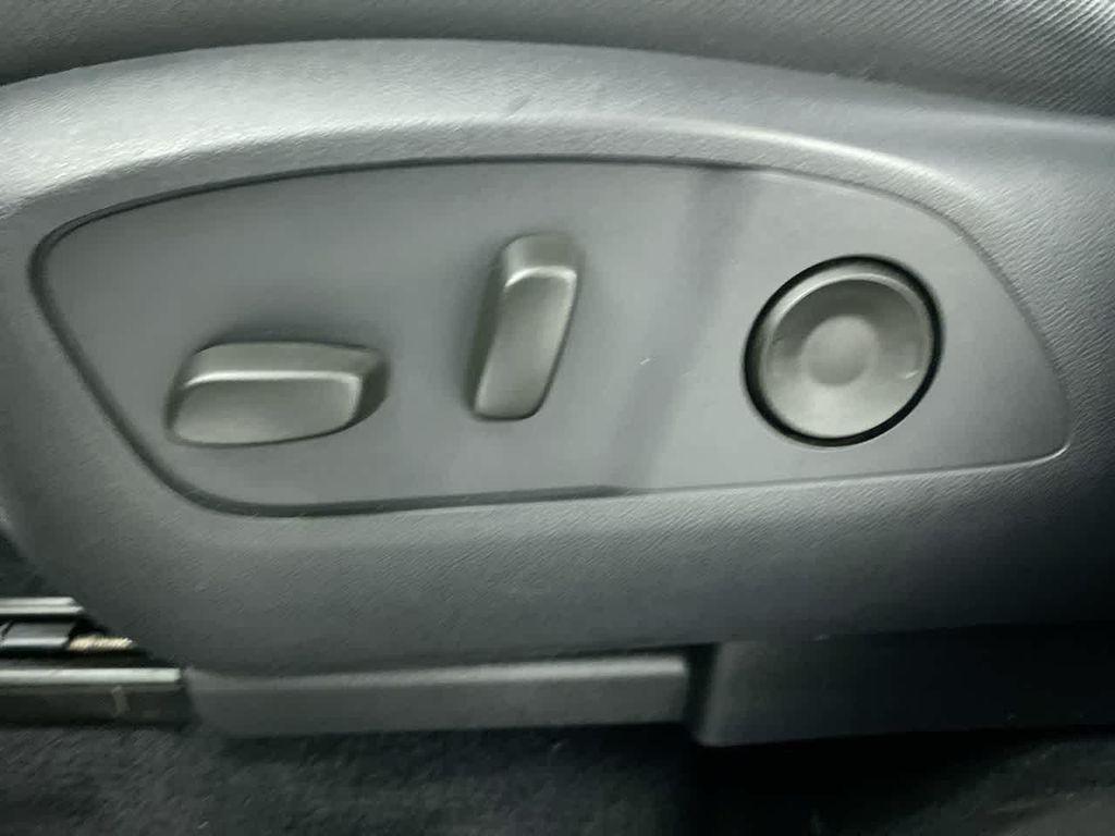 used 2025 Chevrolet Traverse car, priced at $37,795