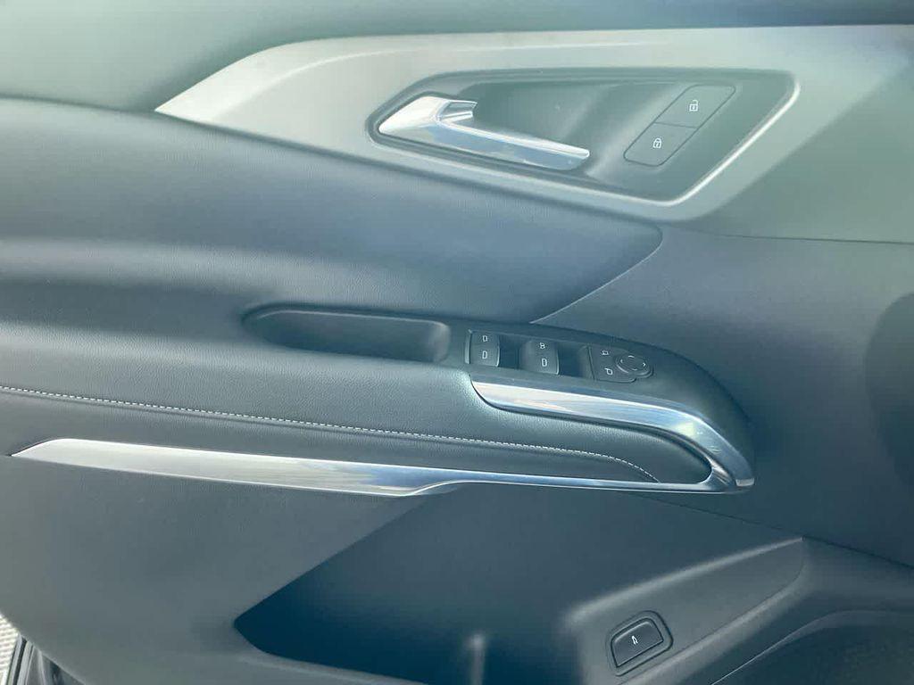 used 2025 Chevrolet Traverse car, priced at $37,795