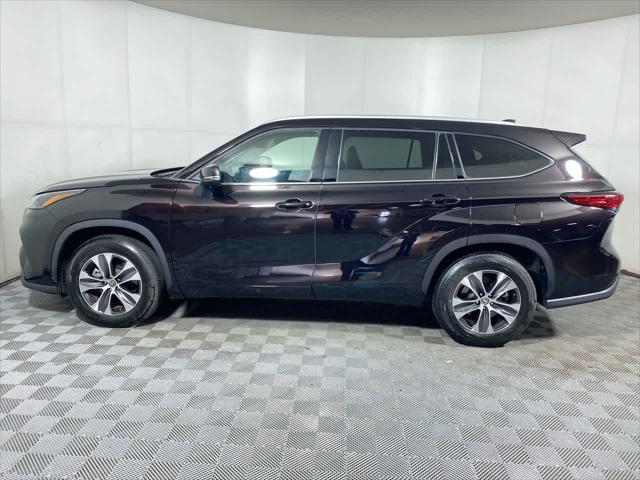 used 2022 Toyota Highlander car, priced at $34,966