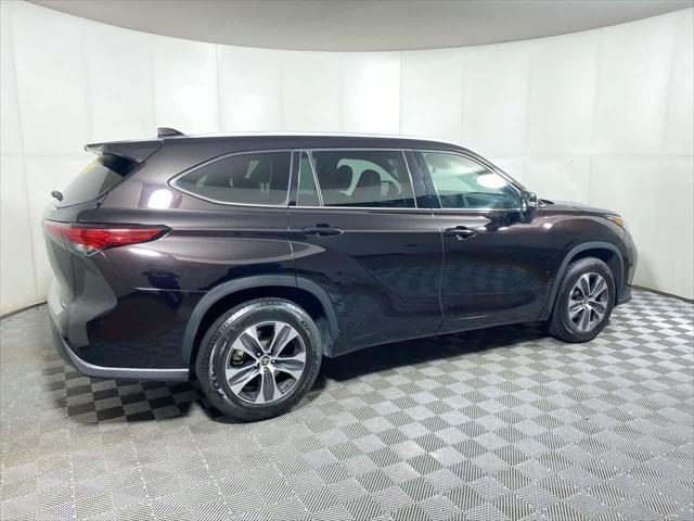 used 2022 Toyota Highlander car, priced at $34,966