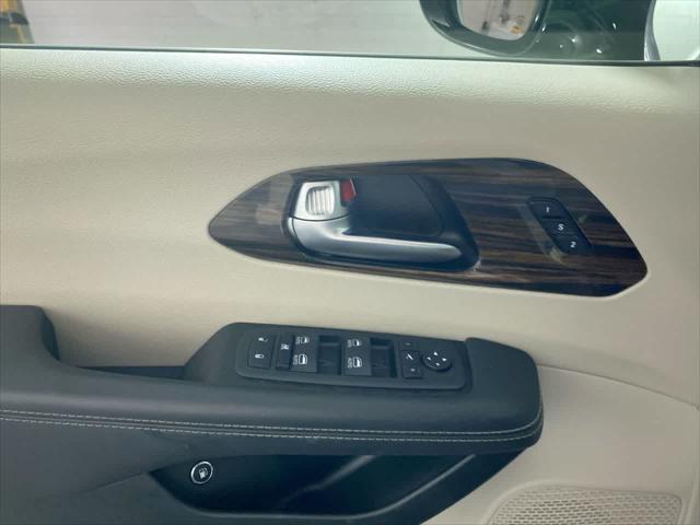 used 2023 Chrysler Pacifica Hybrid car, priced at $27,995