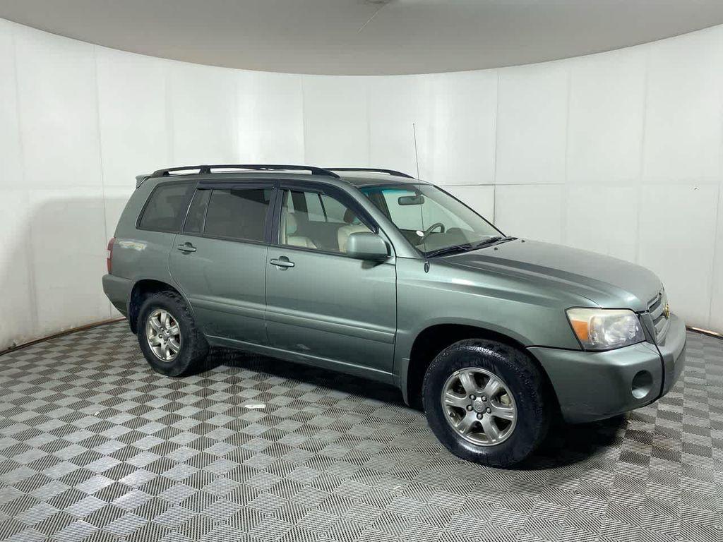 used 2004 Toyota Highlander car, priced at $4,995