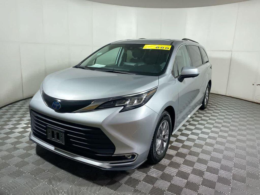 used 2023 Toyota Sienna car, priced at $40,099