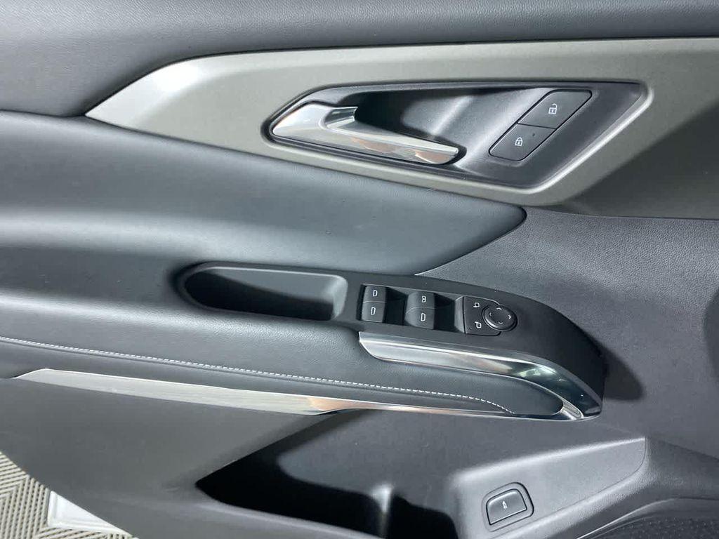 used 2025 Chevrolet Traverse car, priced at $37,495