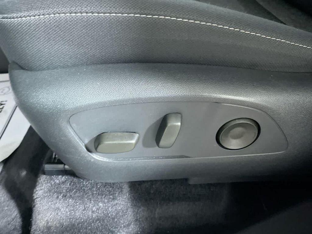 used 2025 Chevrolet Traverse car, priced at $37,495