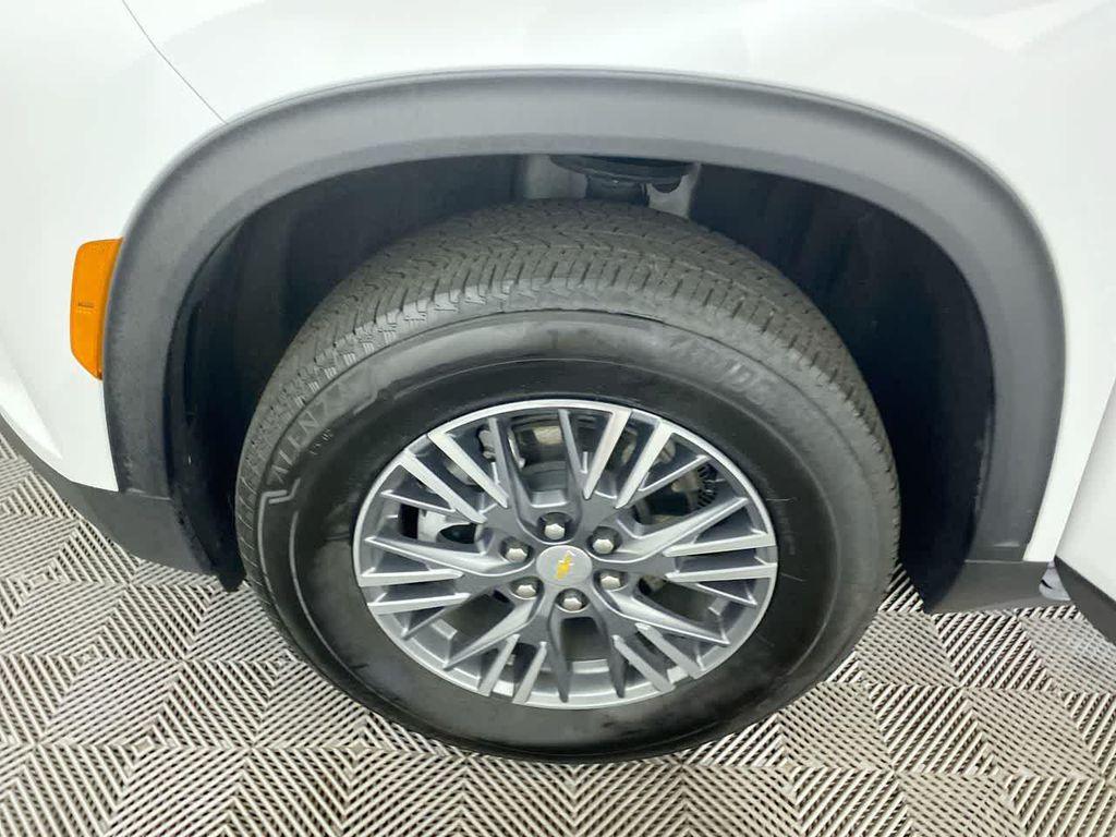 used 2025 Chevrolet Traverse car, priced at $37,495
