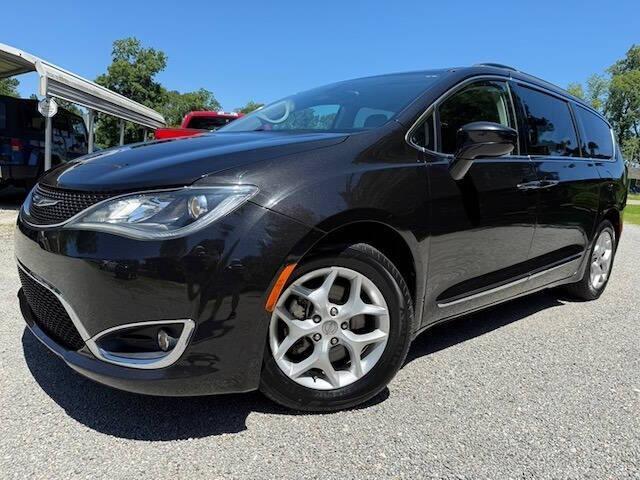 used 2017 Chrysler Pacifica car, priced at $11,450