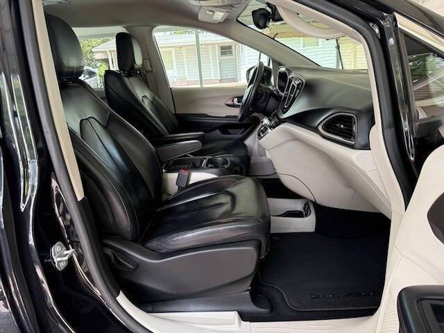 used 2017 Chrysler Pacifica car, priced at $11,450