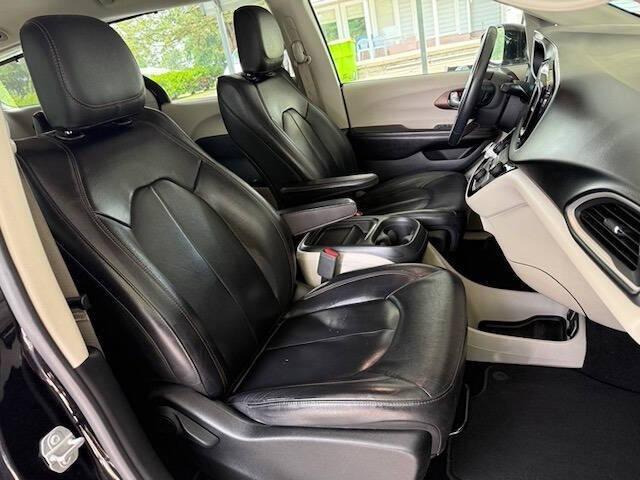 used 2017 Chrysler Pacifica car, priced at $11,450