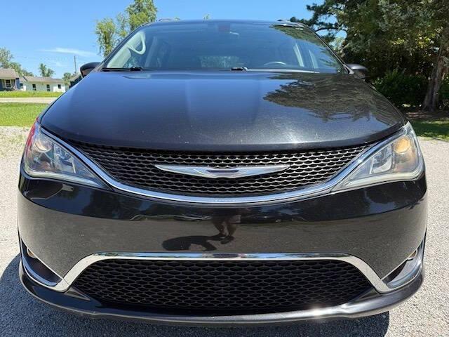 used 2017 Chrysler Pacifica car, priced at $11,450