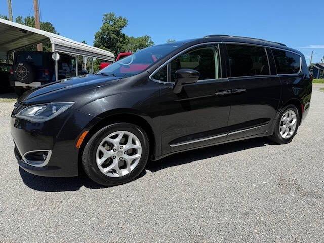 used 2017 Chrysler Pacifica car, priced at $11,450