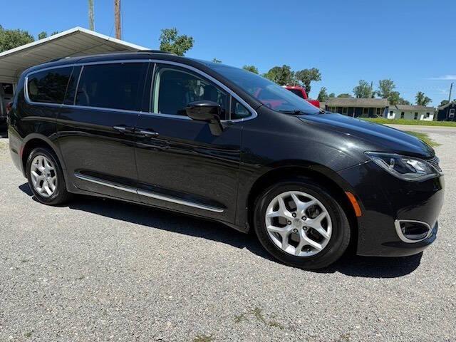 used 2017 Chrysler Pacifica car, priced at $11,450