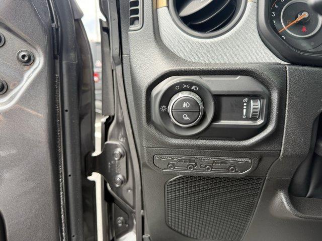 new 2025 Jeep Gladiator car, priced at $40,320