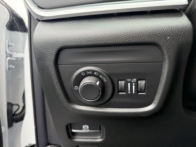 new 2025 Jeep Grand Cherokee car, priced at $44,135
